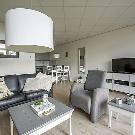 Strandslag 107 By The